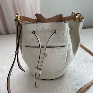 White crossbody bucket bag